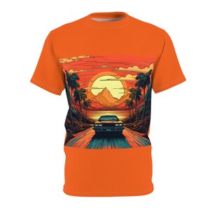 T-shirt taglio e cucito unisex anni &#39;80 Sunset Car (AOP)