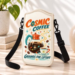 Bolso bandolera para teléfono, diseño retro de café cósmico, bolso pequeño ajustable de color crema.