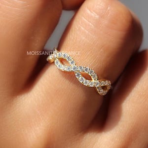 Moissanite Round Cut Infinity Wedding Band,Half Eternity Band,18k Yellow Gold Stacking Band,Twisted Band Engagement Ring,Anniversary Gift