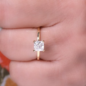Princess Cut Moissanite verlovingsring, kleurloze Moissanite Solitaire-ring, verjaardagscadeau voor vrouwen, kompasinstelling, bruidsring