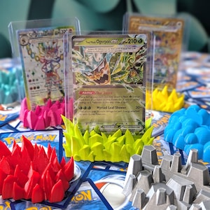 Présentoir pour cartes à chargement vertical Pokémon | JCC | Porte-cartes à thème | Porte-cartes PSA
