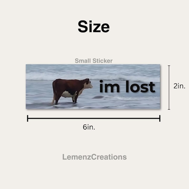 K&ouml;nnte beinhalten: Eine braune und wei&szlig;e Kuh steht in den Wellen des Ozeans mit dem Text "im lost" auf einem Aufkleber. Der Aufkleber ist 15,2 cm breit und 5,1 cm hoch.