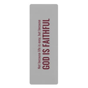 Puede incluir: Un letrero de madera hecho a mano con la palabra "Welcome" en una fuente juguetona. El letrero presenta un fondo blanco desgastado y un marco marrón oscuro, perfecto para una puerta principal. El letrero mide aproximadamente 30 cm de ancho y 15 cm de alto.