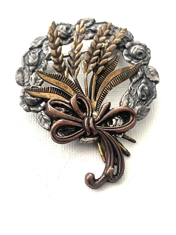 Vintage flower wreath brooch pin