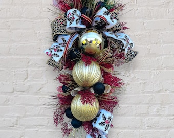Luxury Black Red and Gold Christmas Swag, Elegant Holly Holiday Door Wreath, Glam Christmas Decoration, Sophisticated Holiday Decor