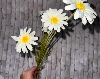 35” white marigold spray