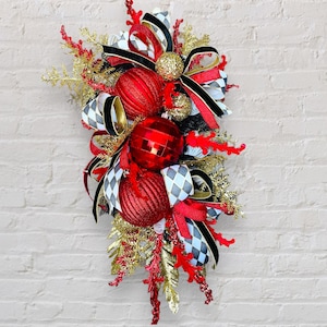 Ghirlanda natalizia di lusso nera, rossa e oro, elegante ghirlanda natalizia da appendere alla porta, decorazione natalizia glamour, decorazioni natalizie sofisticate