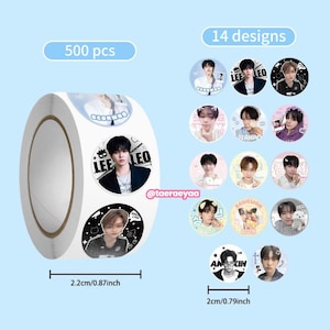 Puede incluir: Un rollo de pegatinas con varios diseños que presentan imágenes de personas. El rollo contiene 500 piezas. Cada pegatina tiene 2,2 cm de diámetro. Hay 14 diseños diferentes disponibles.