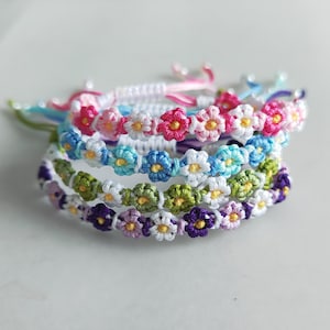 Handgemachte geflochtene Makramee Little Daisy Armband Weiß Blau Blume Kette Armband gewebt einstellbar Freundschaftsarmband Weihnachtsgeschenk für Sie