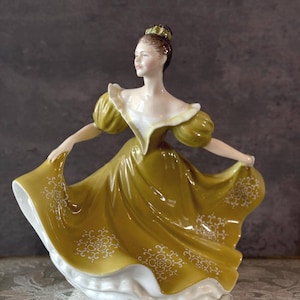 Lovely Royal Doulton Lady Figurine.
