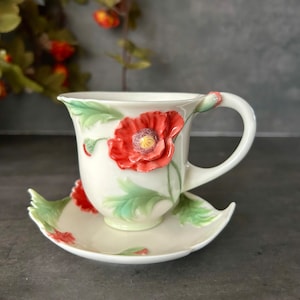 Franz Porzellan Tasse mit Untertasse. Franz Poppy Kollektion. Sammeltassen.
