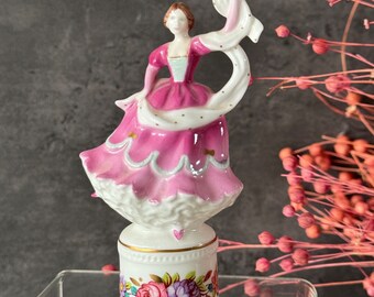書 Coalport Figurines and Collectables 書 Coalport Figurines and Collectables A collection of