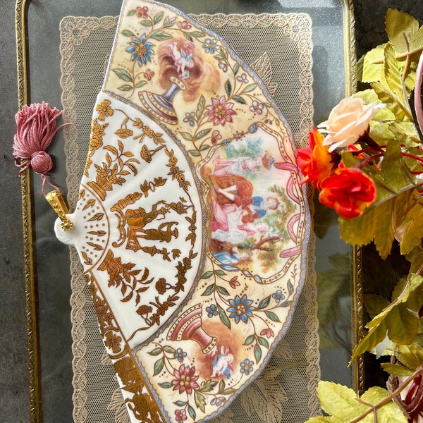 The Fans of the Fitzwilliam Museum. Compton & Woodhouse Fan. Decorative Porcelain Fan. Romantic Scene Vintage Fan.