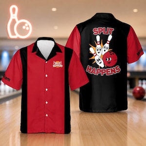 Può includere: Camicia da bowling rossa e nera con la scritta "Split Happens" sul retro e sul davanti. La camicia presenta una grafica di birilli e palle da bowling. La parte anteriore della camicia ha la scritta "Split Happens" e il nome "Liam" sulla manica.