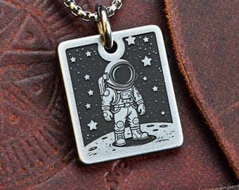 Colgante grande de acero inoxidable con forma de astronauta (Luna, exploración espacial, cohete, planeta, misión Apolo Artemis, base de aterrizaje, NASA, SpaceX) SB16325