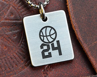 Colgante grande de acero inoxidable con la leyenda de Kobe Bryant (regate, aro, pase, tiro, mate, rebote, NBA, Mamba Negra, 24 unidades) SB15471