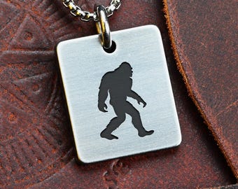 Colgante grande de acero inoxidable Sasquatch (Animal Pie Grande, Fauna Silvestre, Mito Desconocido) SB15506