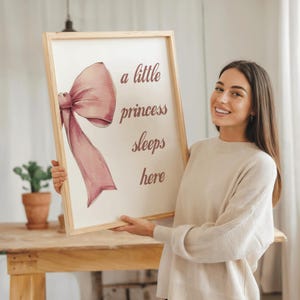 Affiche esthétique coquette grand-millénaire rose noeud pour chambre d&#39;enfant, décoration d&#39;appartement tendance, ruban vintage, ruban pour chambre de bébé fille, téléchargement imprimable