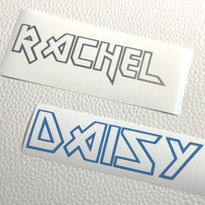Sticker nom personnalisé style rock and roll heavy metal, Sticker nom d'ordinateur portable, Sticker nom personnalisé, Sticker gobelet personnalisé, Vinyle intérieur/extérieur
