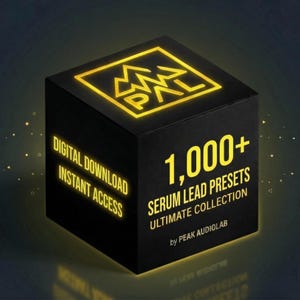 Puede incluir: Una taza de cerámica blanca con un asa negra y el texto "But First, Coffee" en negrita negra. La taza está llena de un líquido oscuro, probablemente café, y se encuentra sobre una superficie clara.