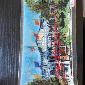 Nueva en su caja original, Peggy Karr, firmada, bandeja rectangular de la serie "Omaha Hometown". "Recuerda a Rosenblatt".