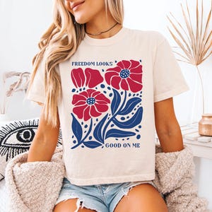 Floral Boho 4th of July Crop Top, Freedom Looks Good On Me Patriotic Boxy Tee, Sassy Independence Day Cropped, Boho Floral American Shirt