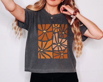 Comfort Colors Retro Floral Crop Top: Vintage Botanical Tee