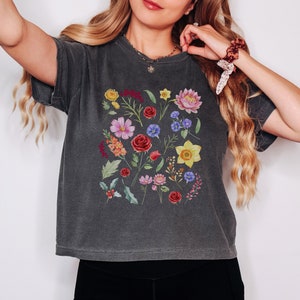 Comfort Colors Boho Wildflowers Crop Top, Goblincore Nature Cropped Shirt, Cottagecore Aesthetic, Gardening Boxy Tee, Botanical Cropped Top