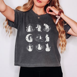Celestial Cat Comfort Colors Crop Top, Witchy Cat Boxy Tee, Mystical Moon Cat Shirt, Cat Lover Gift, Whimsigoth Graphic Tee