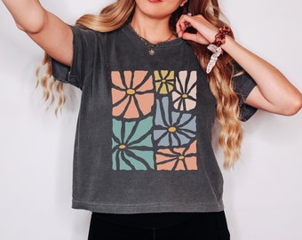 Comfort Colors Retro Floral Crop Top: Vintage Botanical Tee