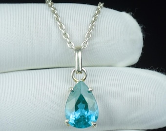 Luxury Green Sapphire Necklace \ Dainty Green Gemstone Jewelry \ September Birthstone Gift \ Unique Handmade Jewelry Necklace,