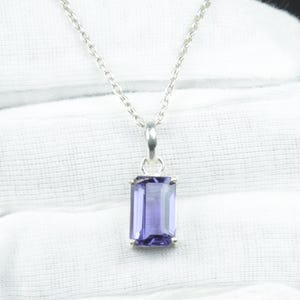 Alexandrit Halskette aus 925 Sterling Silber – Farbwechsel Edelstein Anhänger – Edelstein Schmuck – Handgemachtes Geschenk für sie.