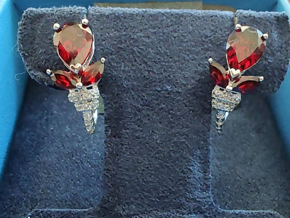 Garnet and silver earrings - image 1