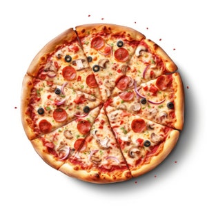 K&ouml;nnte beinhalten: Nahaufnahme einer Pepperoni-Pizza mit Pilzen, Zwiebeln und schwarzen Oliven. Die Pizza ist in acht St&uuml;cke geschnitten und liegt auf wei&szlig;em Hintergrund.
