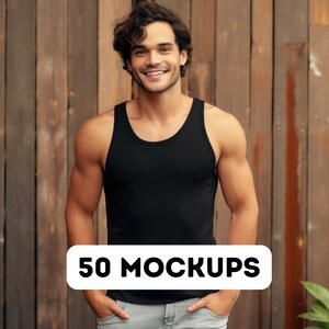 Op de afbeelding: Een man draagt een zwart tanktop en een blauwe jeans. Het tanktop is leeg en klaar voor een ontwerp. 50 Mockups.