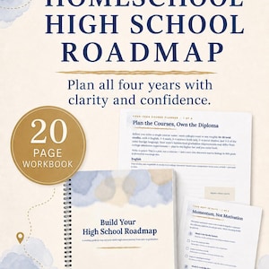 Op de afbeelding: Een 20-pagina tellend spiraalgebonden werkboek getiteld Homeschool High School Roadmap met een blauwe aquarel omslag. De set bevat geprinte planningsbladen met tekst over cursusplanning, diploma-eisen en een 30-dagen checklist.