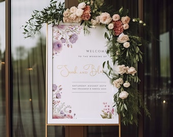 Peut inclure: Une pancarte de mariage dorée avec un motif floral aquarelle et le texte "Bienvenue au mariage de Sarah et Blake, samedi 25 août, deux mille vingt-six."