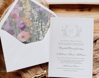 Puede incluir: Un conjunto de invitaciones de boda con una tarjeta blanca, un escudo floral y una escritura elegante. El interior del sobre muestra un diseño floral en acuarela en rosa, morado y amarillo. También hay un sello de cera dorado y un sello de latón.