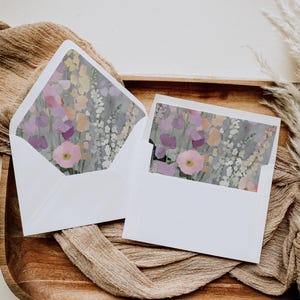 Stimmungsvolles Blumen Umschlag Liner, druckbare lila 5x7 Invite Vorlage, Lavendel Vintage Malerei, A7 Euro quadratische Klappe, SOFORTIGER DOWNLOAD, WED30