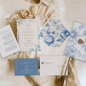 Suite di inviti per matrimonio in tela, inviti blu polvere con codice QR, fodera per busta da giardino stampabile, pergamena con rosa francese, download immediato, WED14