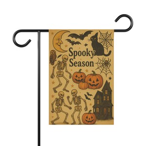 不気味なガーデンフラッグ - ヴィンテージハロウィーンの装飾、レトロなお化け屋敷と踊る骸骨のフラッグ、黒猫と魔女のカボチャ、秋のポーチ用 画像 7