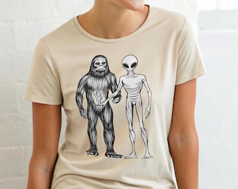 Camiseta de Pie Grande y Alien - Divertida camiseta de Cryptid para hombre o mujer - Regalo de camiseta de Alien - Camiseta de Pie Grande - Camiseta de ciencia ficción para fanáticos de Cryptid