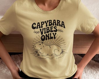 Maglietta Groovy Capybara Maglietta retrò con animali Maglietta regalo minimalista Capybara Maglietta grafica Chill Maglietta carina Boho Capybara Ispirata alla natura