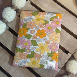 Kindle Sleeve | Padded Kindle Sleeve | Kindle Paperwhite Sleeve | Kindle Cover | Bookish Accessory | Bookish Gift | Groovy Floral