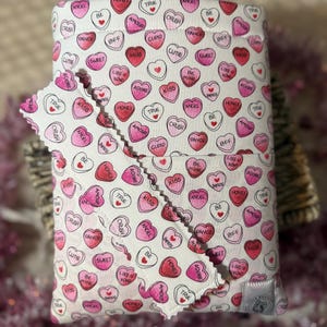 Custodia per libri / Custodia imbottita per libri / Copertina per libri / Accessori per libri / Regalo per amanti dei libri / Custodia tascabile / Cuori di conversazione su bianco