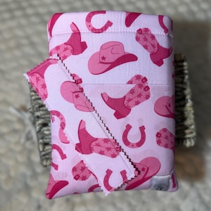 Custodia per libri / Custodia imbottita per libri / Copertina per libri / Accessori per libri / Regalo per amanti dei libri / Custodia tascabile / Rodeo rosa / Cowgirl