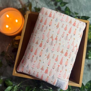 Custodia per libri / Custodia imbottita per libri / Copertina per libri / Accessori per libri / Regalo per amanti dei libri / Custodia tascabile / Albero di Natale rosa