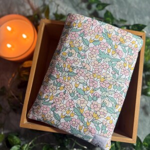 Book Sleeve | Padded Book Sleeve | Book Cover | Book Accessories | Bookish Gift | Paperback Sleeve | Floral Print