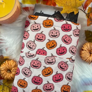 Custodia per libri / Custodia imbottita per libri / Copertina per libri / Accessori per libri / Regalo per amanti dei libri / Zucche su rosa