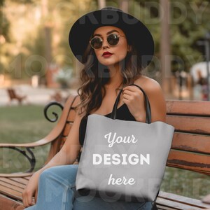 Hellgrau Einkaufstasche AOP Mockup, Printify Frau Outdoor Mock Up, Frauen Weiblich Lifestyle Leinwand Mädchen feminin Park Boho Shopping Digital